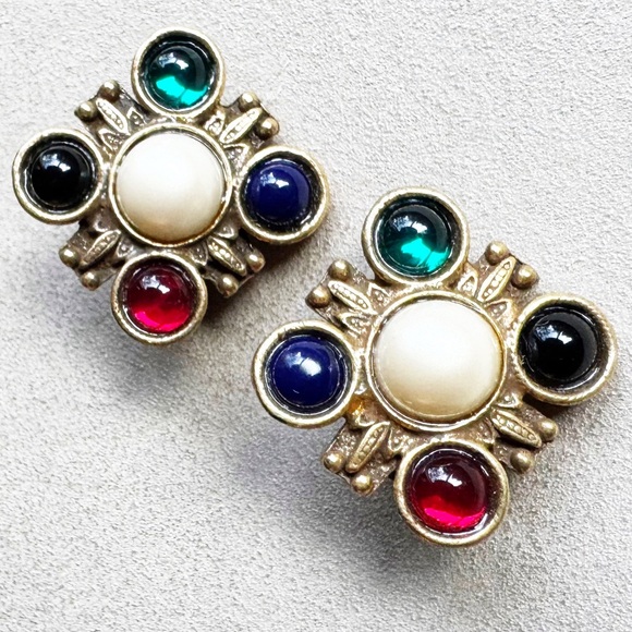 Vintage Jewelry - Vintage Multicolor Gripoix Clip-on Earrings